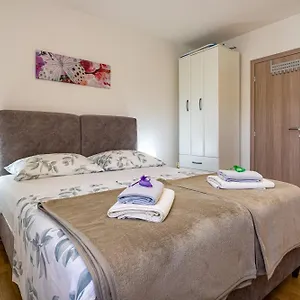 https://the-rozolina-room.primorje-gorskikotar.com